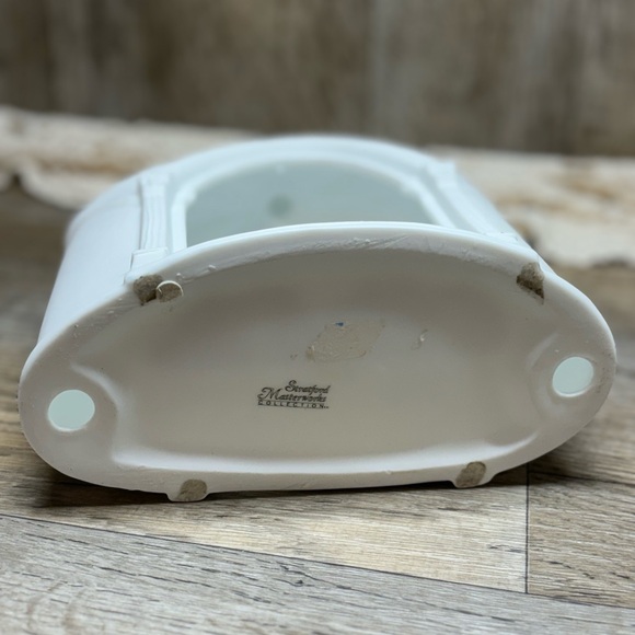 White Porcelain Dome Nativity  Stratfords Masterworks Collection hole for light - Picture 7 of 10